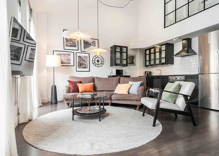 Bright Spacious Duplex With Terrace By Rems